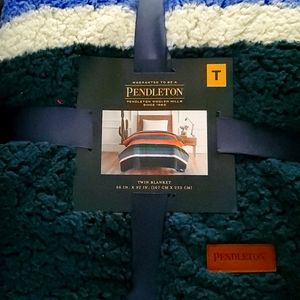 Pendleton Sherpa Green White Blue King Blanket